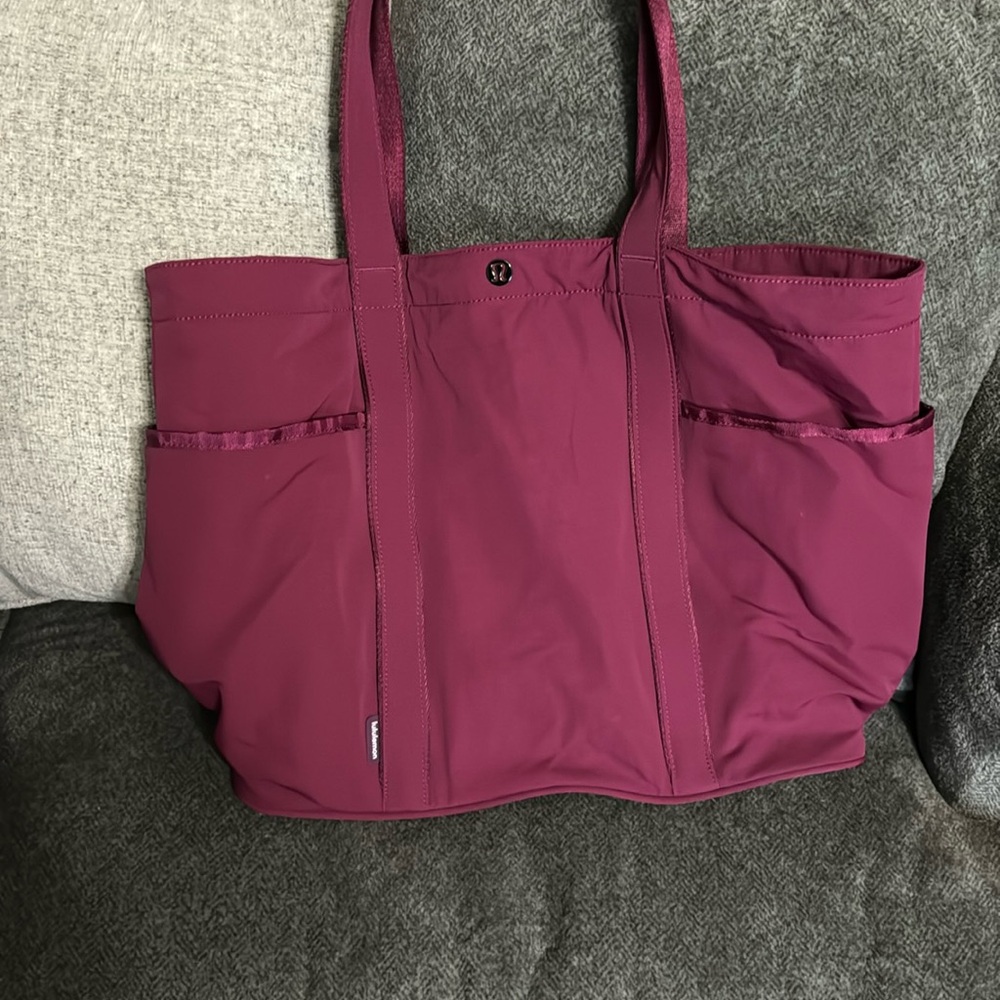 Lululemon Daily Multi-Pocket Tote Bag 20L, red / maroon